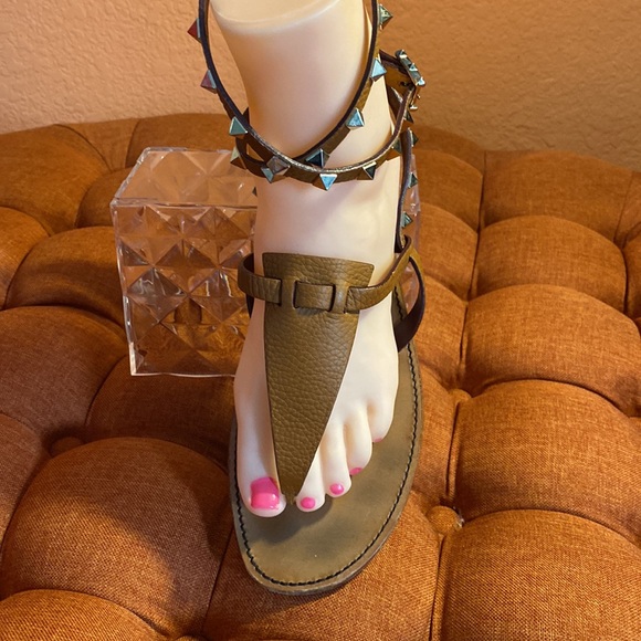 💗Valentino rock stud size 39 shoes 💗with box and dust bags
